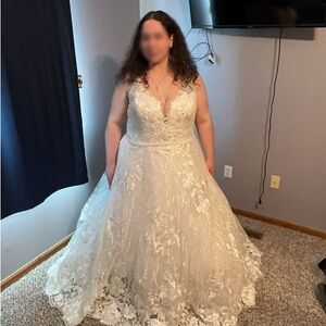 Adrianna Papell wedding dress. Size 24. Brand new with tags. Never worn.